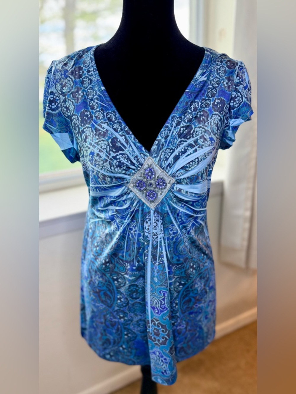 Y2K Blue Paisley babydoll top 2000’s V neck short sleeves bling medallion med